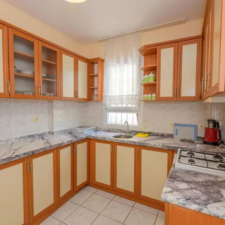 Lovely With Central Location In 费特希耶