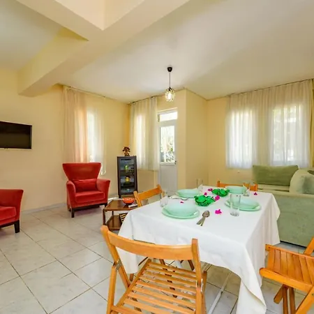 Lovely With Central Location In 费特希耶